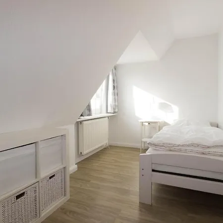 Hues Auert Tharep, 1 Apartment *