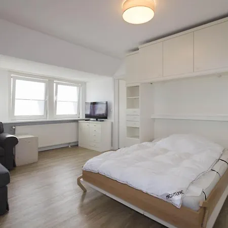 Hues Auert Tharep, 1 Hörnum