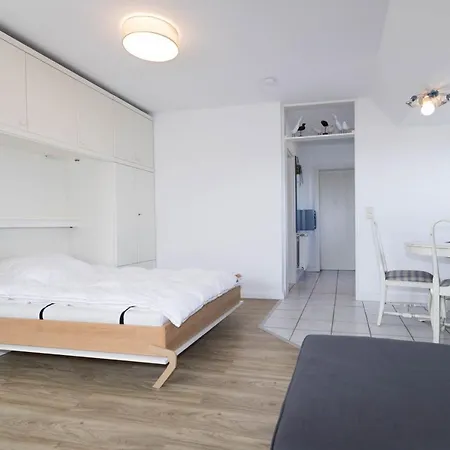 Hues Auert Tharep, 1 Hörnum